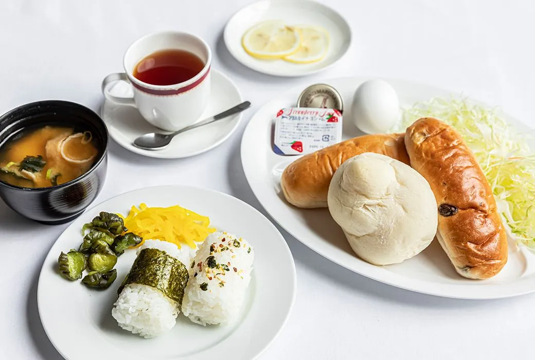 朝食